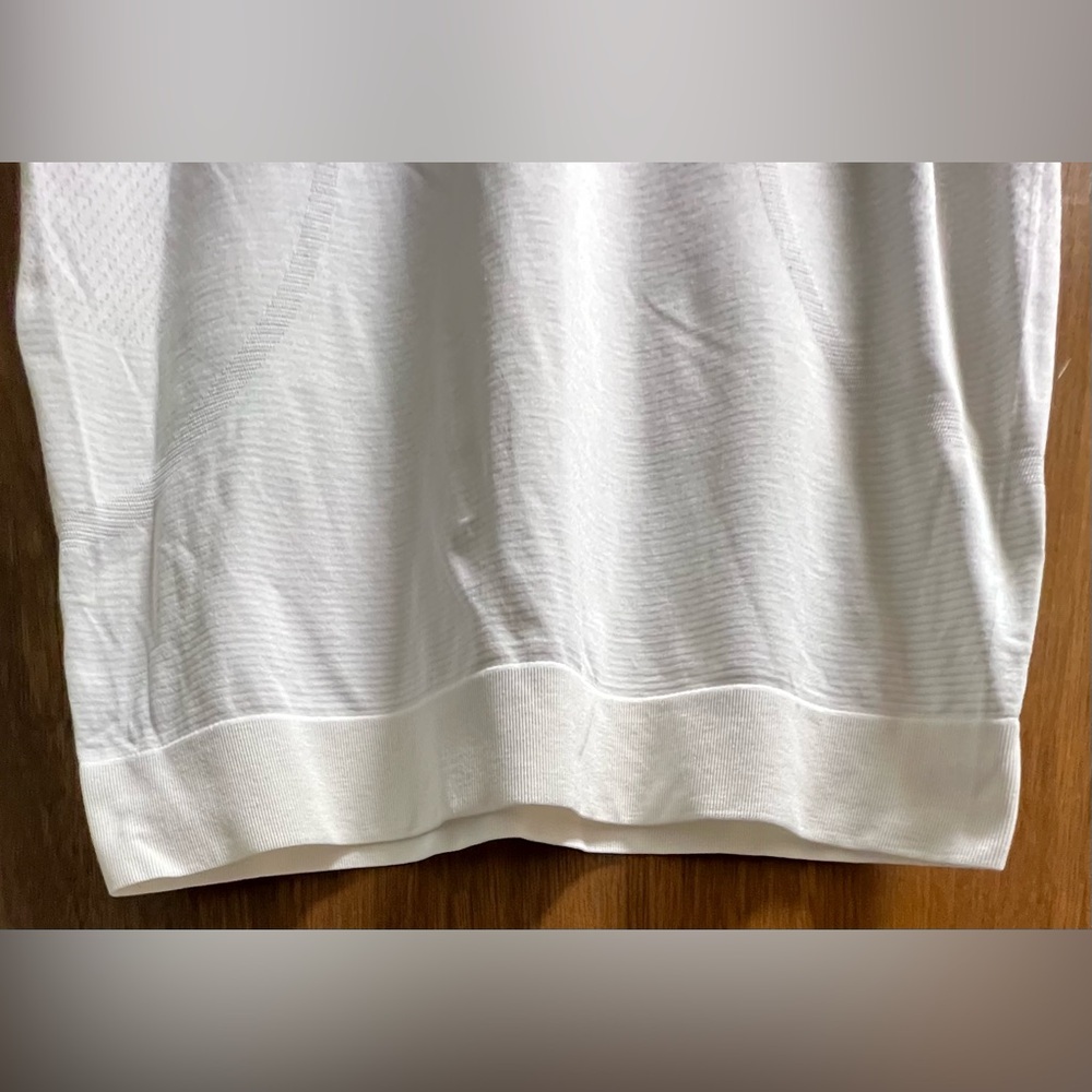 Lululemon Swiftly Breathe Short Sleeve Shirt Relaxed Fit Running Activewear Gym - Picture 8 of 10